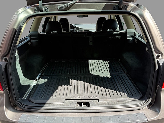 Volvo V70 8 of 15