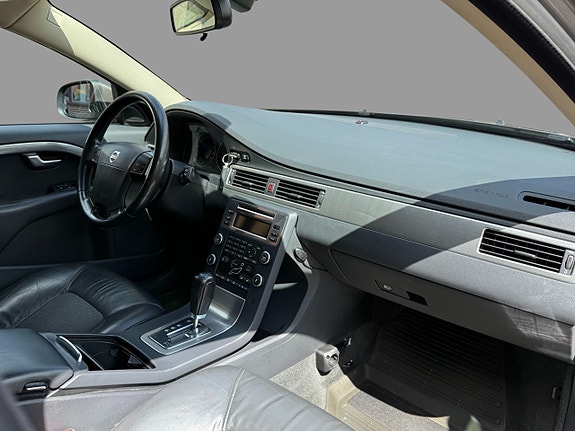 Volvo V70 11 of 15