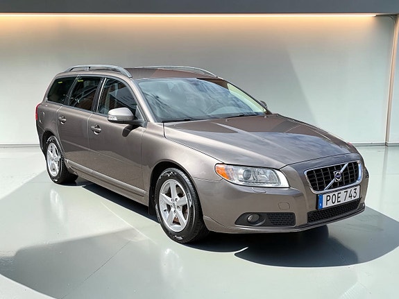 Volvo V70 3 of 15
