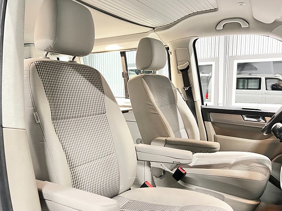 Volkswagen California 19 of 30