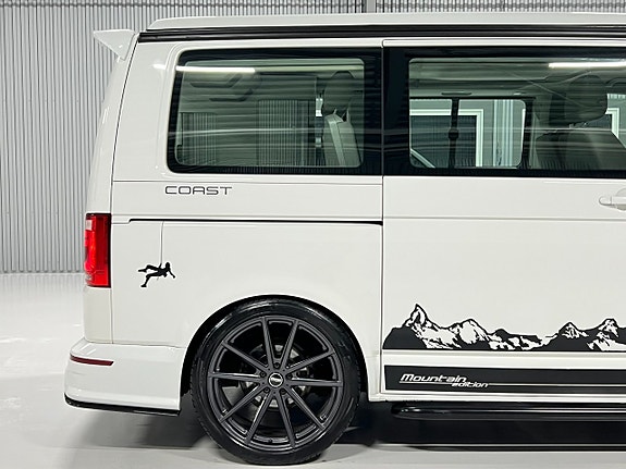 Volkswagen California 6 of 30