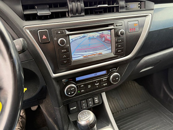 Toyota Auris 14 of 15