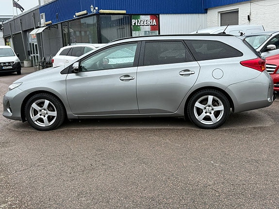 Toyota Auris 8 of 15