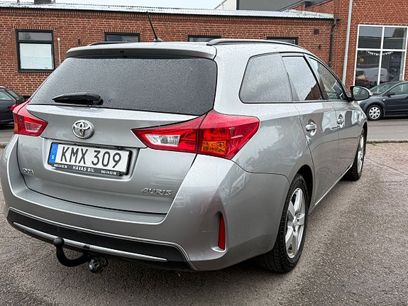 Toyota Auris 5 of 15