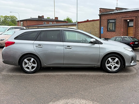 Toyota Auris 4 of 15