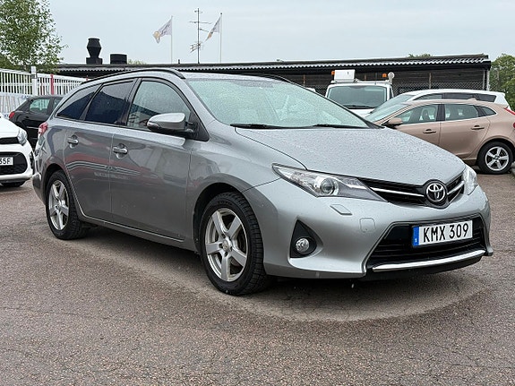 Toyota Auris 3 of 15