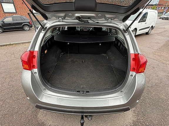 Toyota Auris 15 of 15