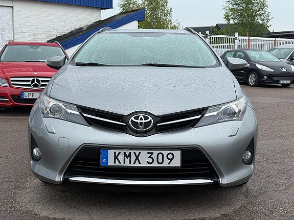 Toyota Auris 2 of 15