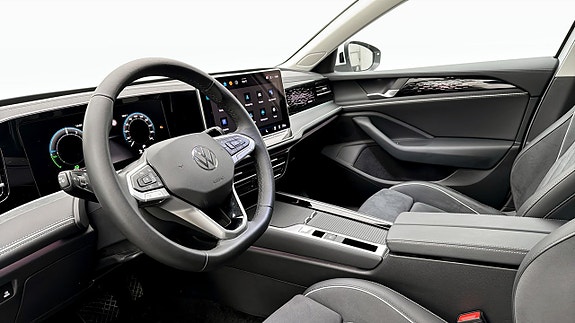 Volkswagen Passat 7 of 19