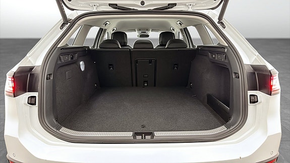 Volkswagen Passat 12 of 19