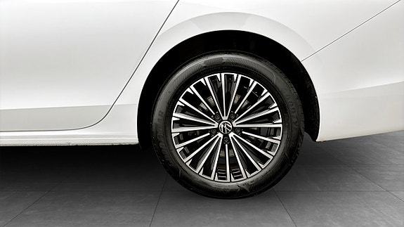 Volkswagen Passat 6 of 19