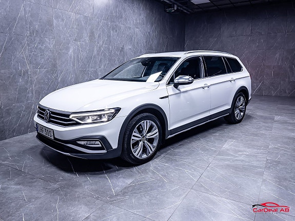 Volkswagen Passat Alltrack 3 of 5