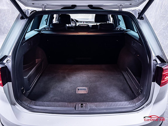 Volkswagen Passat Alltrack 17 of 29