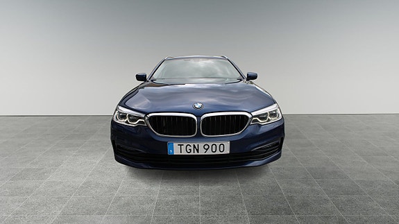 BMW 520d 3 of 5