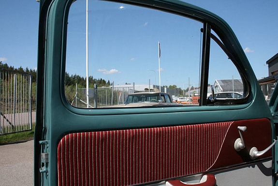 Volvo PV 18 of 24