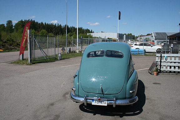 Volvo PV 8 of 24