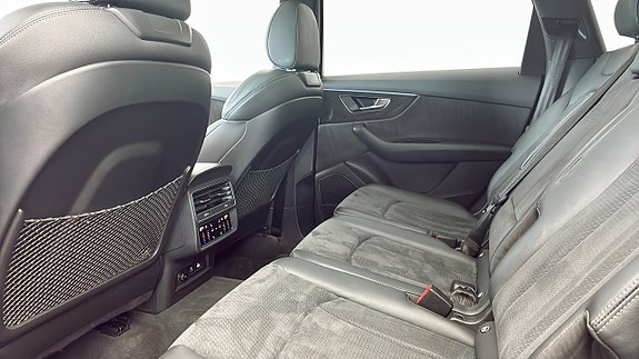 Audi Q7 12 of 13