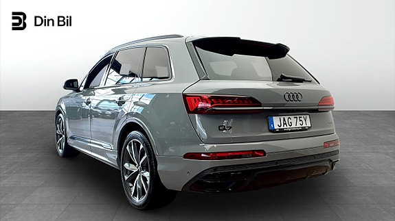 Audi Q7 3 of 5