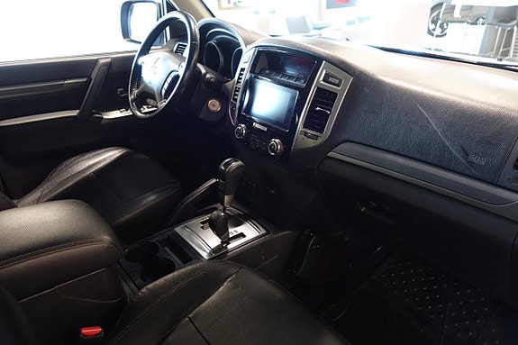 Mitsubishi Pajero 6 of 6