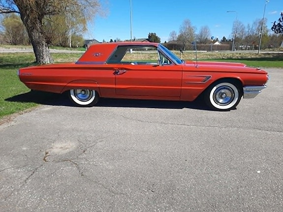 Ford Thunderbird 9 of 27