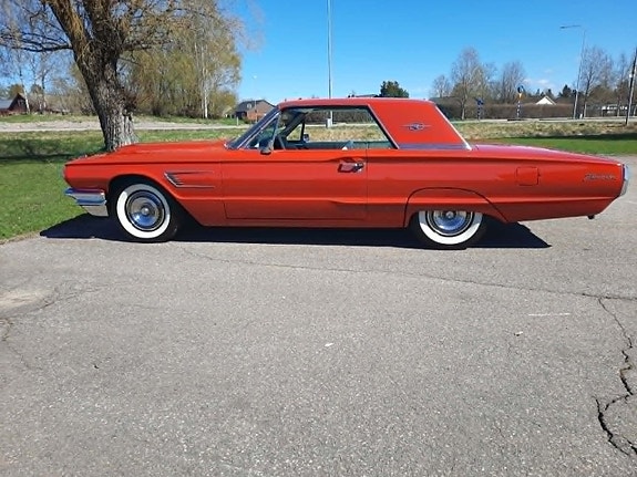 Ford Thunderbird 10 of 27