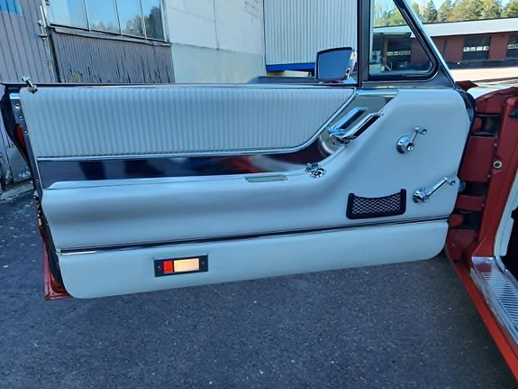 Ford Thunderbird 23 of 27