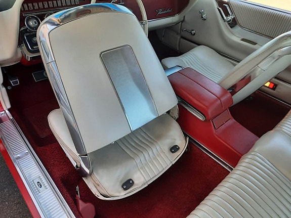 Ford Thunderbird 18 of 27