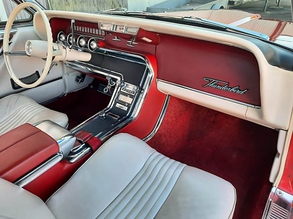 Ford Thunderbird 15 of 27