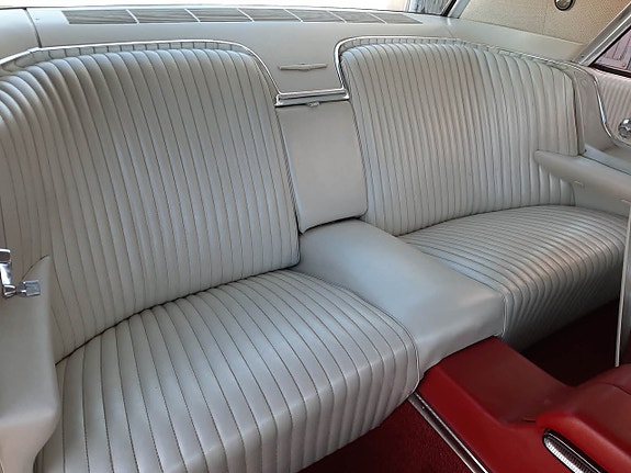 Ford Thunderbird 16 of 27