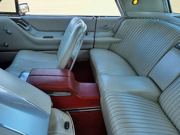 Ford Thunderbird 22 of 27