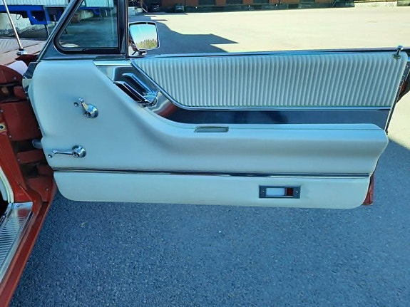 Ford Thunderbird 20 of 27