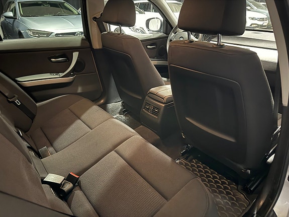 BMW 318i 7 of 12