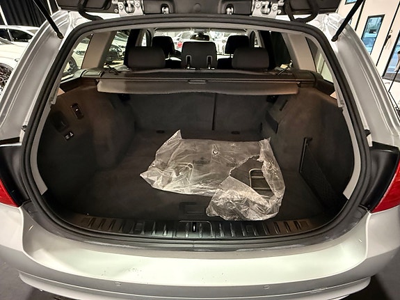 BMW 318i 9 of 12