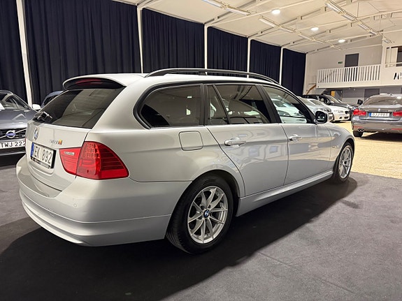 BMW 318i 4 of 5