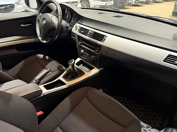 BMW 318i 8 of 12