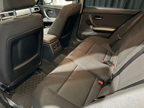 BMW 318i 6 of 12