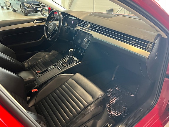 Volkswagen Passat 10 of 22