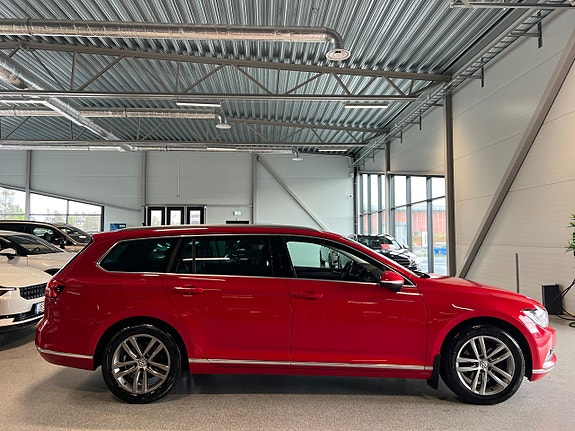 Volkswagen Passat 2 of 5