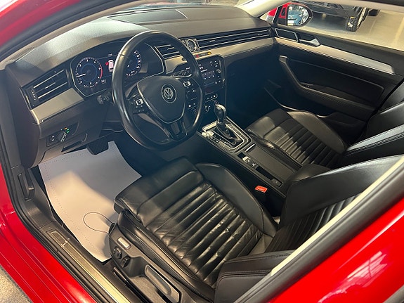 Volkswagen Passat 16 of 22
