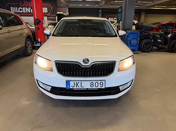Skoda Octavia 3 of 5