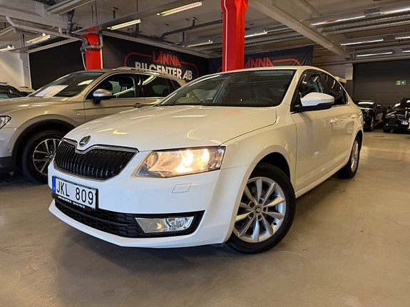 Skoda Octavia 2 of 5