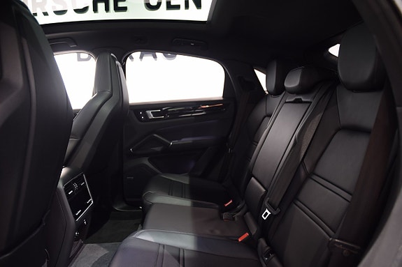 Porsche Cayenne 15 of 17