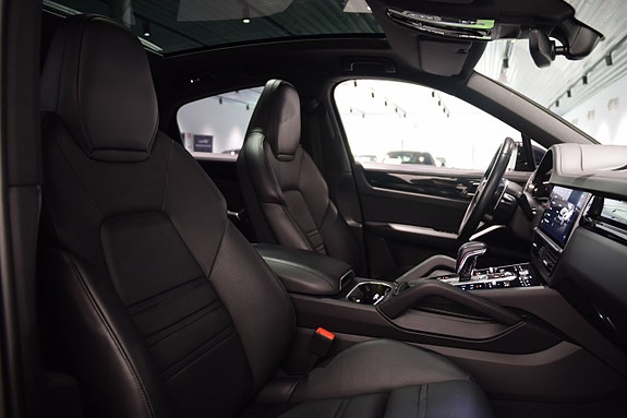 Porsche Cayenne 12 of 17