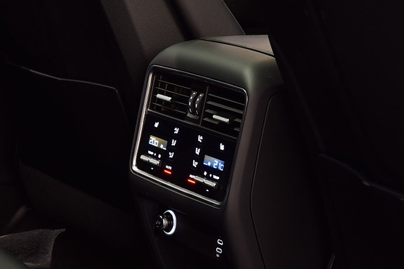 Porsche Cayenne 16 of 17