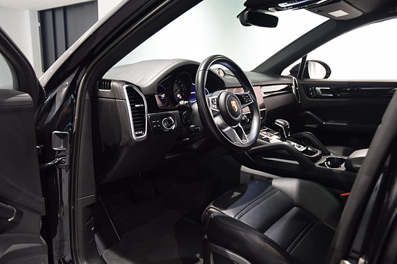 Porsche Cayenne 6 of 17