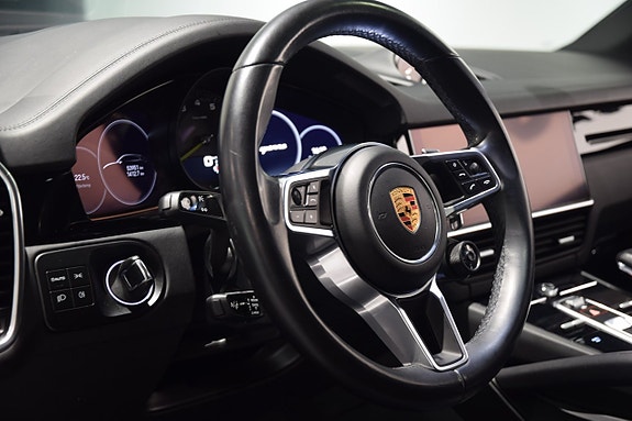 Porsche Cayenne 7 of 17