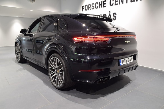 Porsche Cayenne 4 of 5