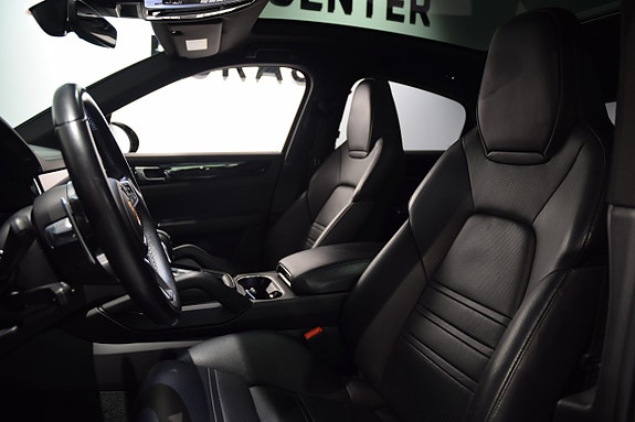 Porsche Cayenne 8 of 17
