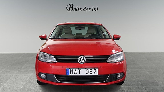Volkswagen Jetta 2 of 5