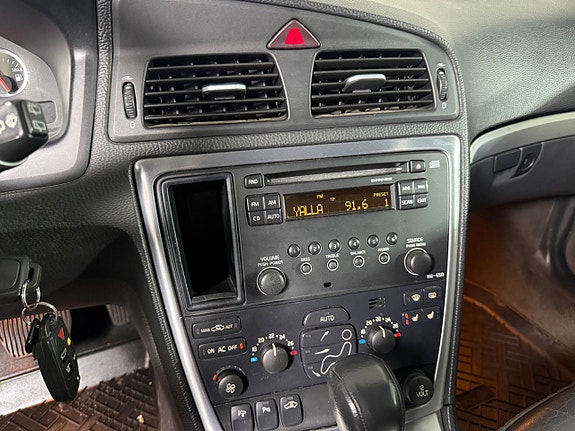 Volvo XC70 12 of 17